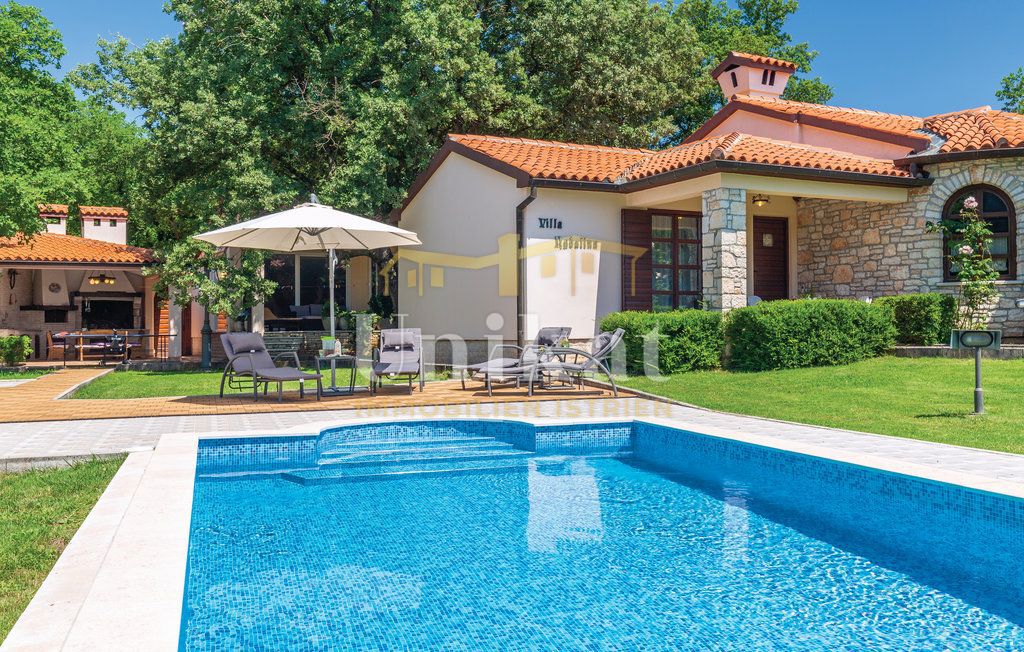 Enonadstropna hiša z wellness prostorom